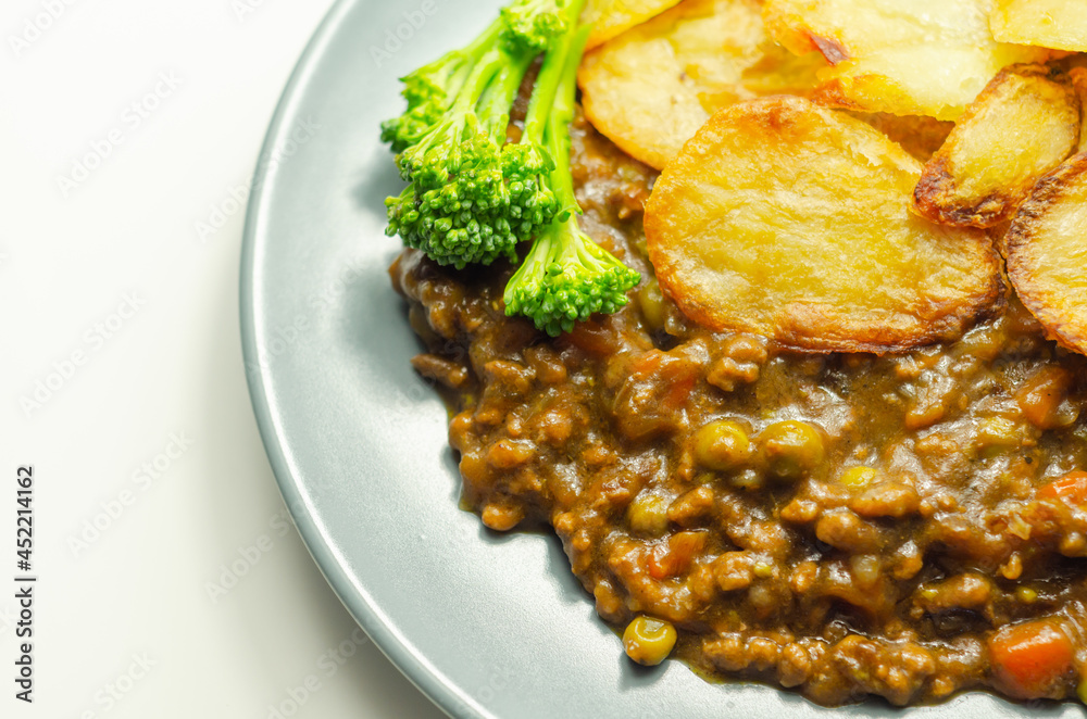 Minced beef hotpot, tender british beef in a warming gravy with carrots and peas, all topped with sliced roast potatoes Minced beef hotpot, tender british beef in a warming gravy with carrots and peas, all topped with sliced roast potatoes