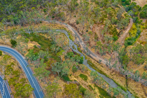 オーストラリア・アデレードの町や海をドローンで空撮している風景 Drone aerial view of the city and ocean in Adelaide, Australia. 