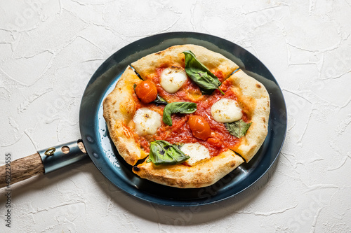 ピッツア　Italian home-made pizza