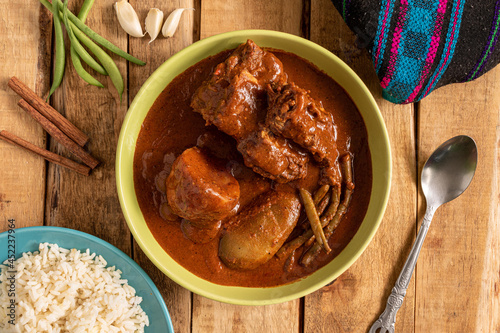 Cuadro en lienzo Pepian, Guatemala stew with rice and vegetables