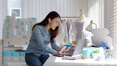 Принти на полотні Asia female people sell fashion clothing online shop store or young sme owner crazy enjoy excited face gesture to good news of P2P lending cash loan approve result, win sale goal on digital cellphone