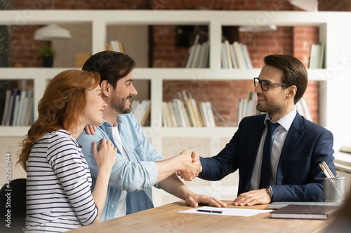 Tableau sur toile Couple handshake mortgage officer worker, accept bank loan terms and rates feel satisfied