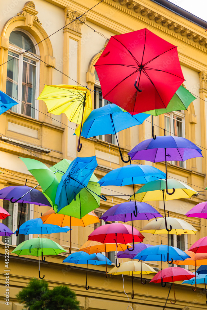 セルビア　ベオグラードの旧市街で飾られていた傘