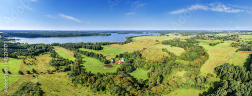 Warmia-jezioro Wadąg i miejscowość Barczewko © Janusz Lipiński