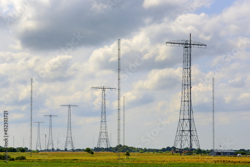 Obraz na płótnie Huge antennas at Grimeton radio station for the longwave transatlantic wireless telegraphy, built 1925 in Sweden. Unesco world heritage. One of the worlds first trans atlantic radiostations. w salonie