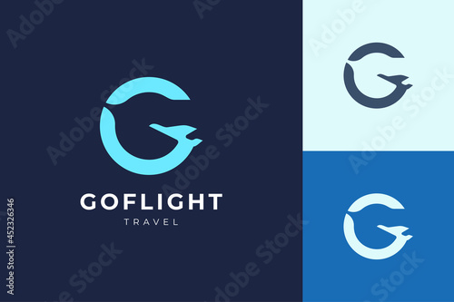 Simple plane logo with letter g shape