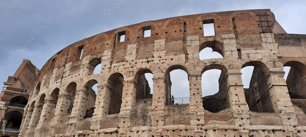scenica angolazione del Colosseo a Roma