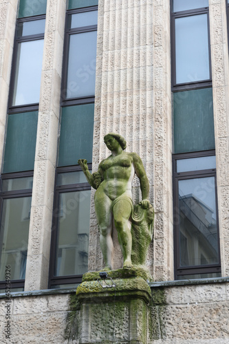 statuen an der fassade galeria haus in wuppertal, nrw, deutschland photo