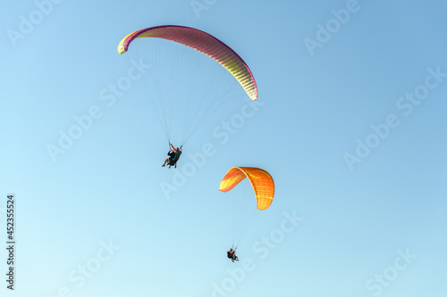 Fototapeta Naklejka Na Ścianę i Meble -  Paragliding flight in the air over the mountains.