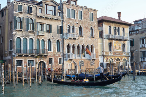 Venice old palace and gondola © Nick