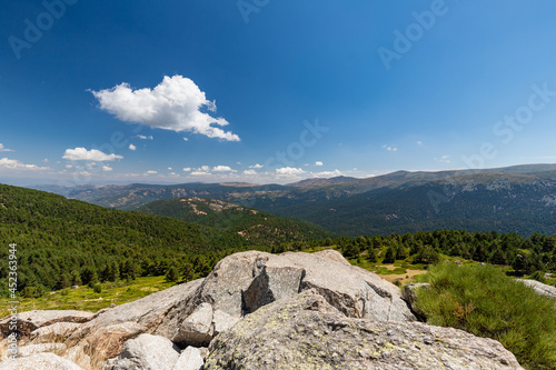 Amazing panoramic views over the Northern Mountain range of Madrid with the Peñalara mountains. This part has wonderful hikes starting the little village of Cotos. © KimWillems