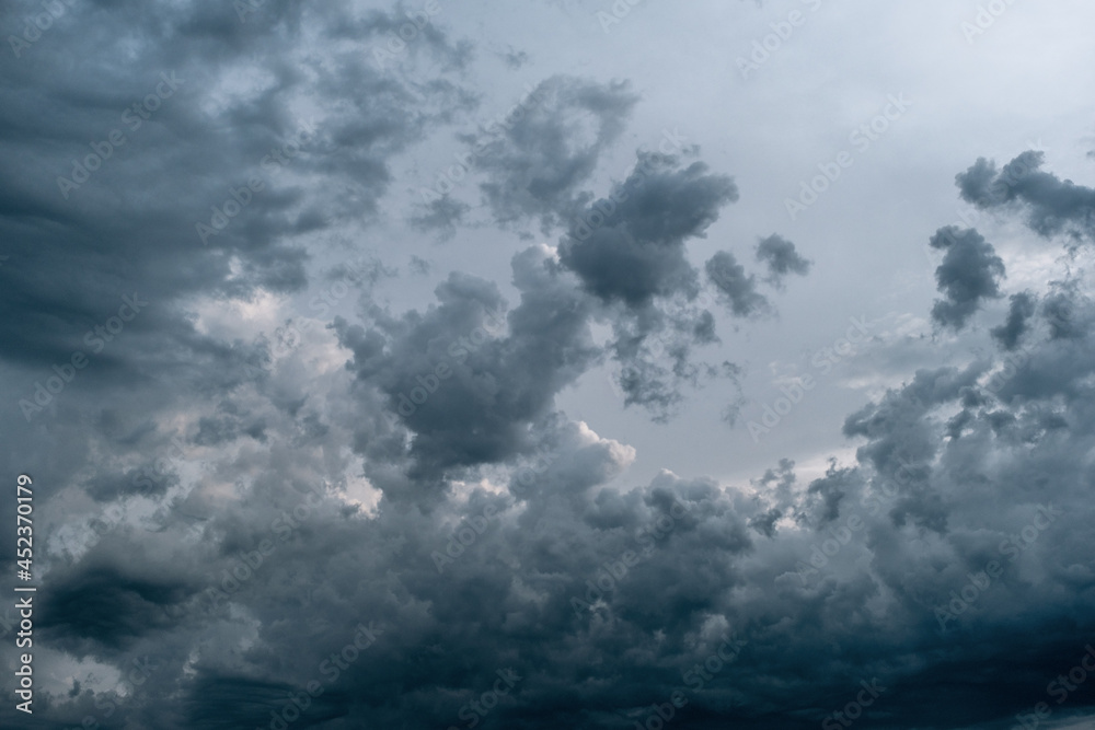 Obraz premium Dramatic skyline with storm clouds.