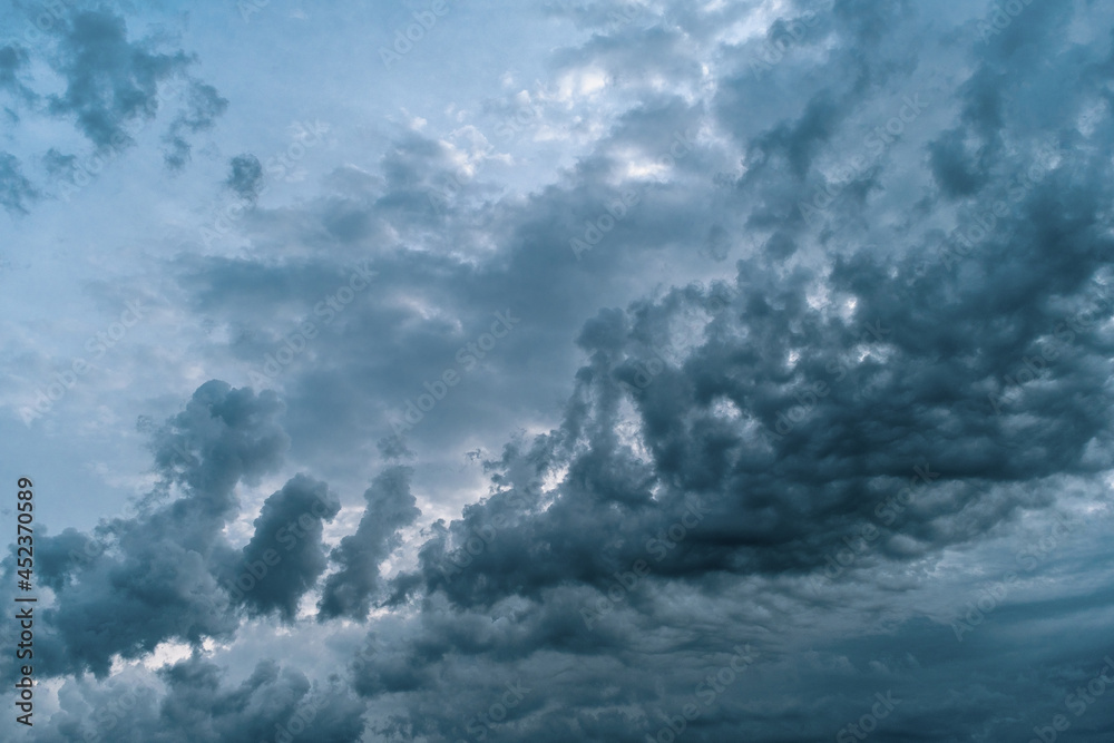 Obraz premium Dramatic skyline with storm clouds.