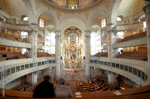 Frauenkirche Dresden wiederaufgebaut photo