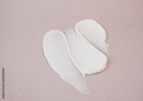 Obraz na płótnie White cream texture on a pink background. w salonie