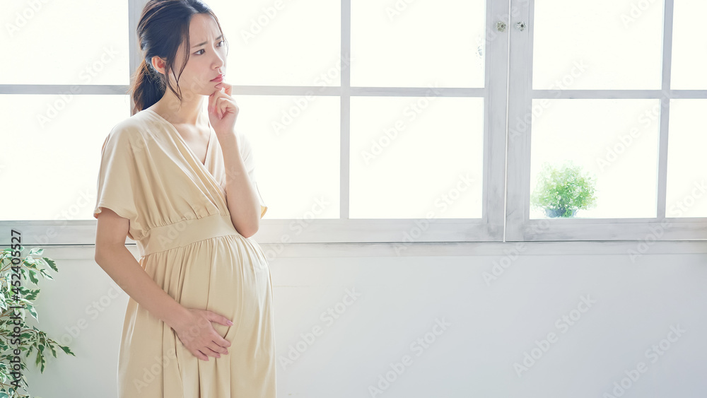 悩む妊婦 悩む妊婦