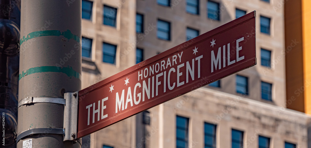 Obraz premium Magnificent Mile in Chicago - CHICAGO, ILLINOIS - JUNE 11, 2019