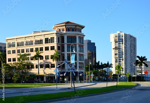 Strassenszene in der Downtown von West Palm Beach am Atlantik, Florida