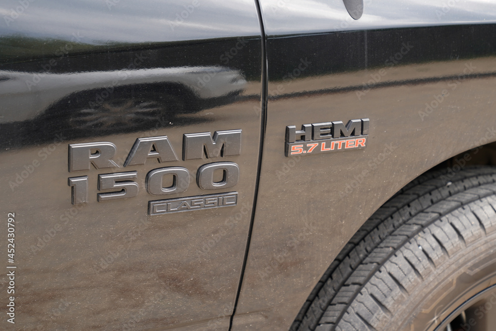 penitencia Delegación crimen dodge ram 1500 hemi 5.7 liter truck logo sign and brand text on side suv car door foto de Stock | Adobe Stock penitencia Delegación crimen dodge ram 1500 hemi 5.7 liter truck logo sign and brand text on side suv car door foto de Stock | Adobe Stock