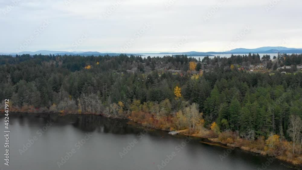 カナダのブリティッシュコロンビア州ヴィクトリアの自然をドローンで撮影した空撮動画 Aerial drone video of nature in Victoria, British Columbia, Canada. カナダのブリティッシュコロンビア州ヴィクトリアの自然をドローンで撮影した空撮動画 Aerial drone video of nature in Victoria, British Columbia, Canada.
