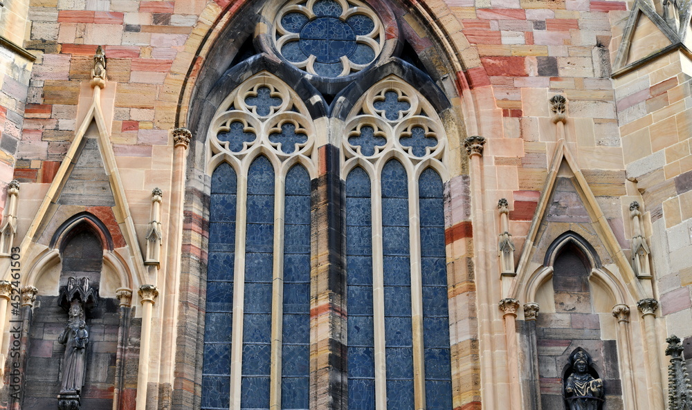 façade extérieur de la cathedrale de colmar