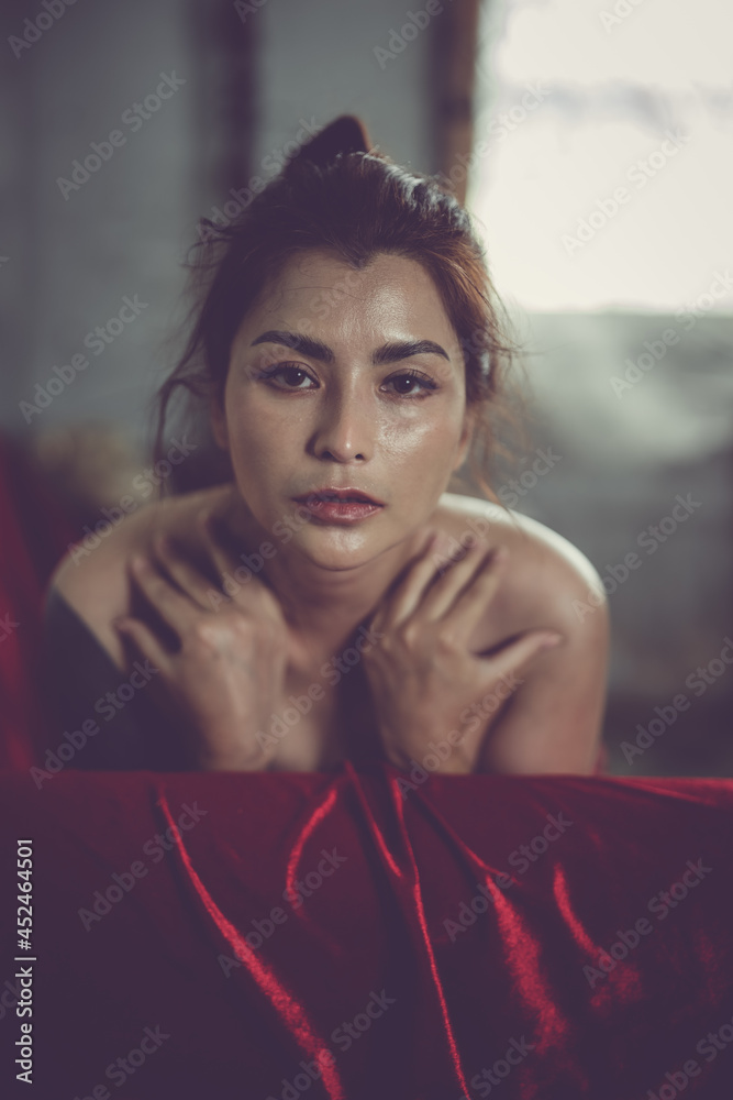 Sexy lady shop without cloth