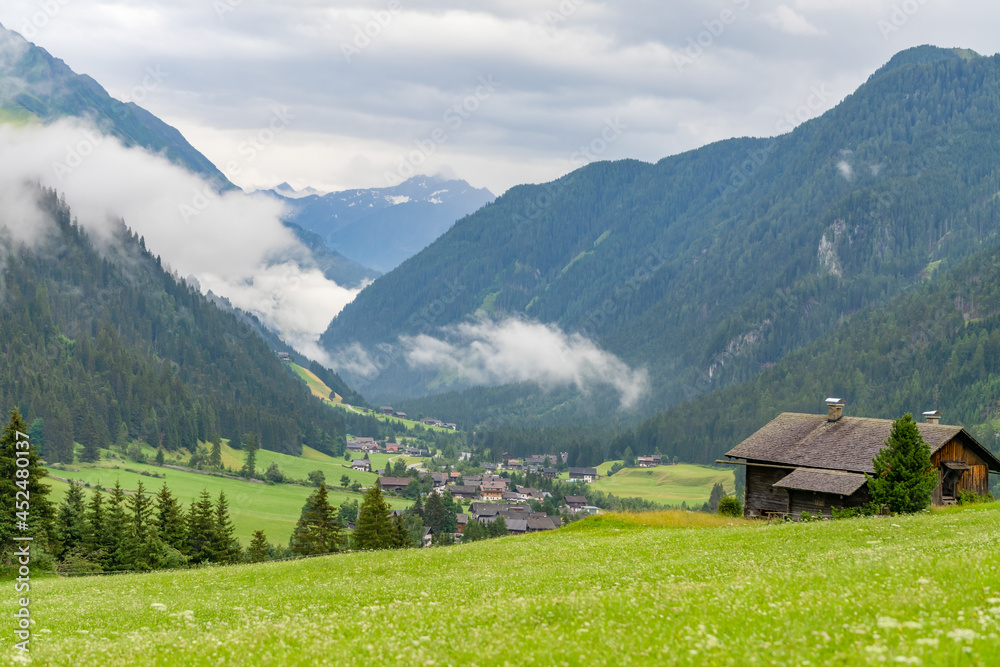 Gebirge / Alpenlandschaft im Defereggental bei Sankt Jakob, Nationalpark Hohe Tauern, Osttirol, Tirol, Österreich