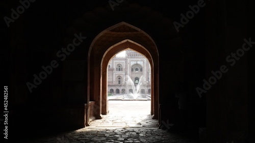 Safdarjung's Tomb entry gate in New Delhi © indigenous