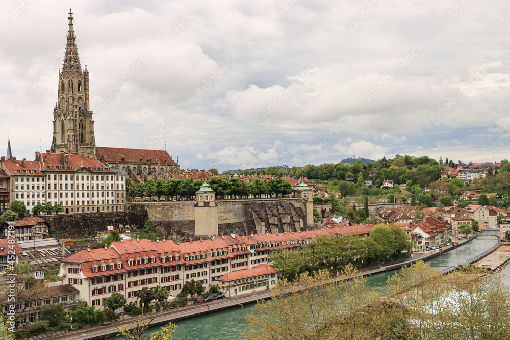Fototapeta premium Bern; Münsterblick von der Kirchenfeldbrücke