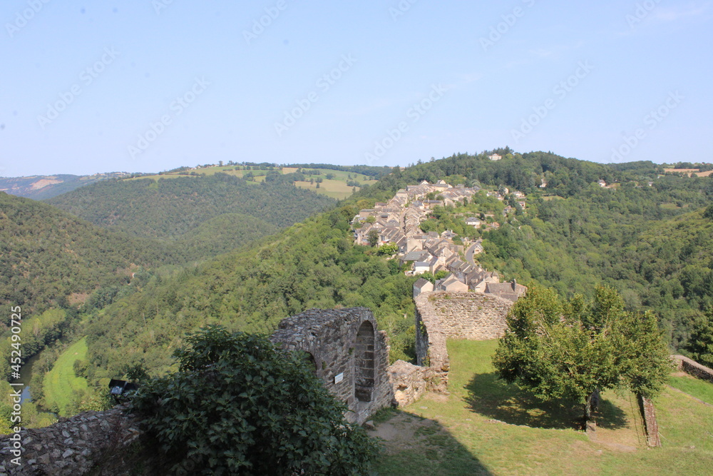Najac, village médiéval du sud de la France, vue de haut