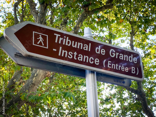 Фотография Tribunal de Grande Instance entrance sign, the High Court in Aix en Provence, Fr