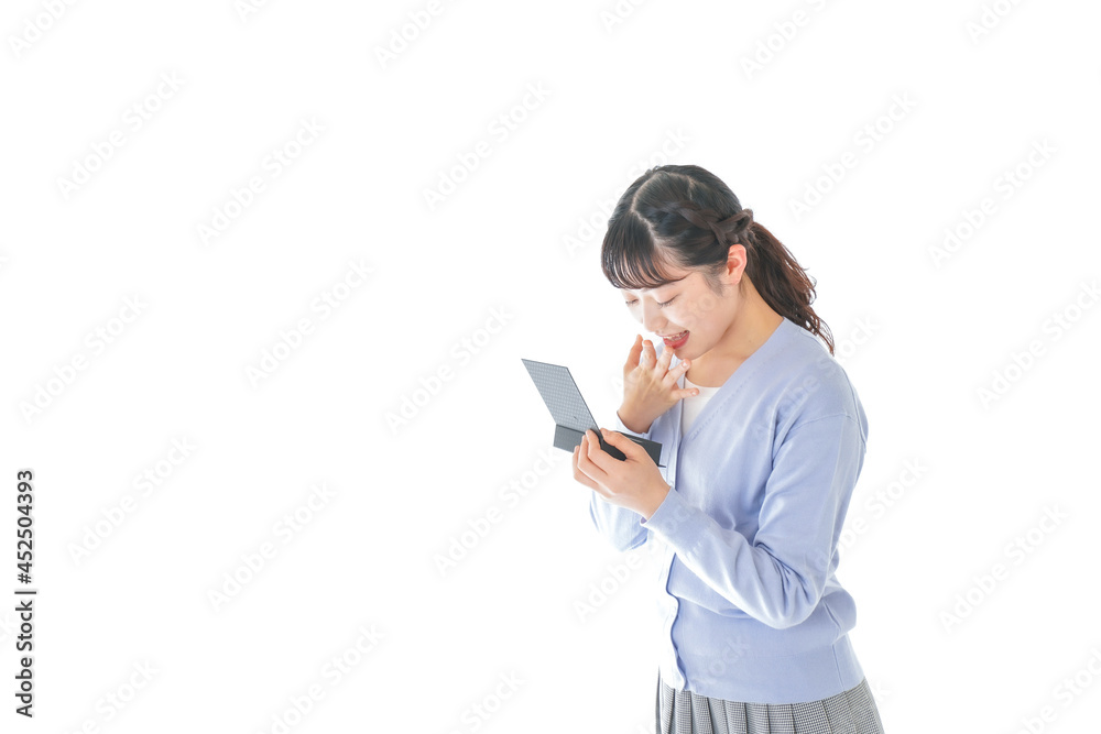 プレゼントを渡す若い女性 プレゼントを渡す若い女性