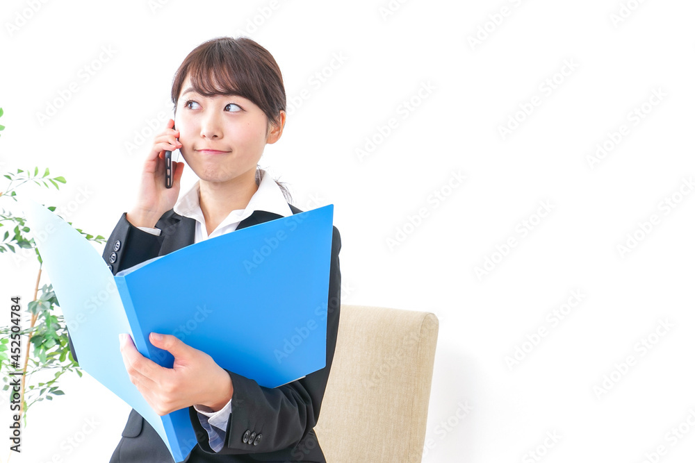 上司に報告をするビジネスウーマン 上司に報告をするビジネスウーマン