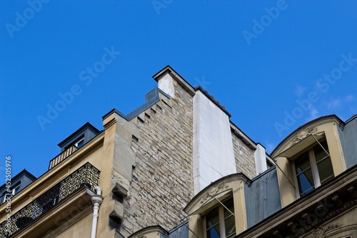 facade of a building © Matthieu