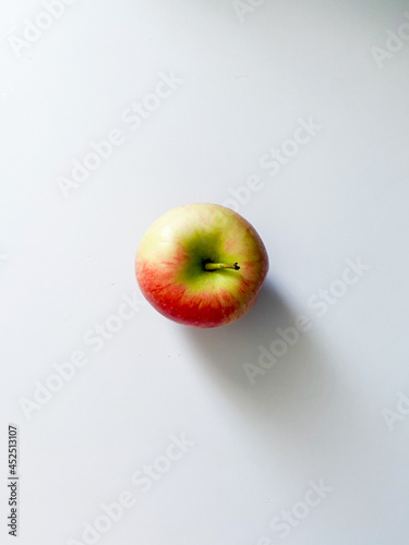 Осеннее яблоко photo