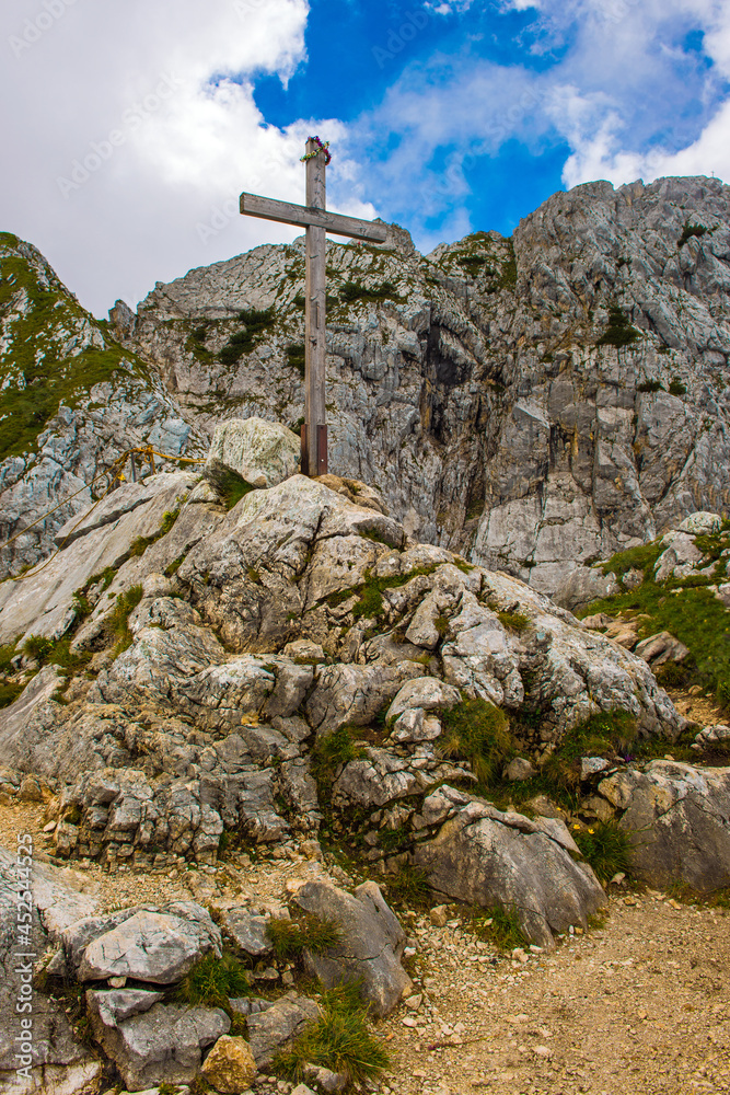 Fototapeta premium cross in the mountains