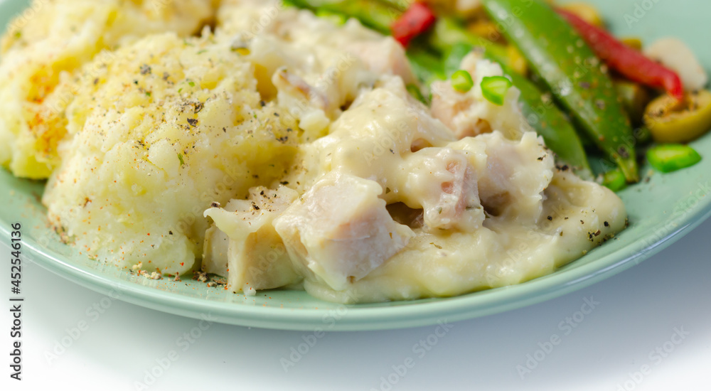 Tender pieces of smoked haddock and pollock in a creamy cheese sauce sat beneath buttery mash served with vegetables