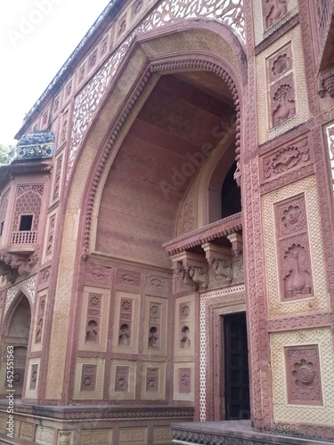A picture of a heritage building, based on Islamic Architecture, in the campus area of Sikandra, Agra, which is a popular tourist destination.
