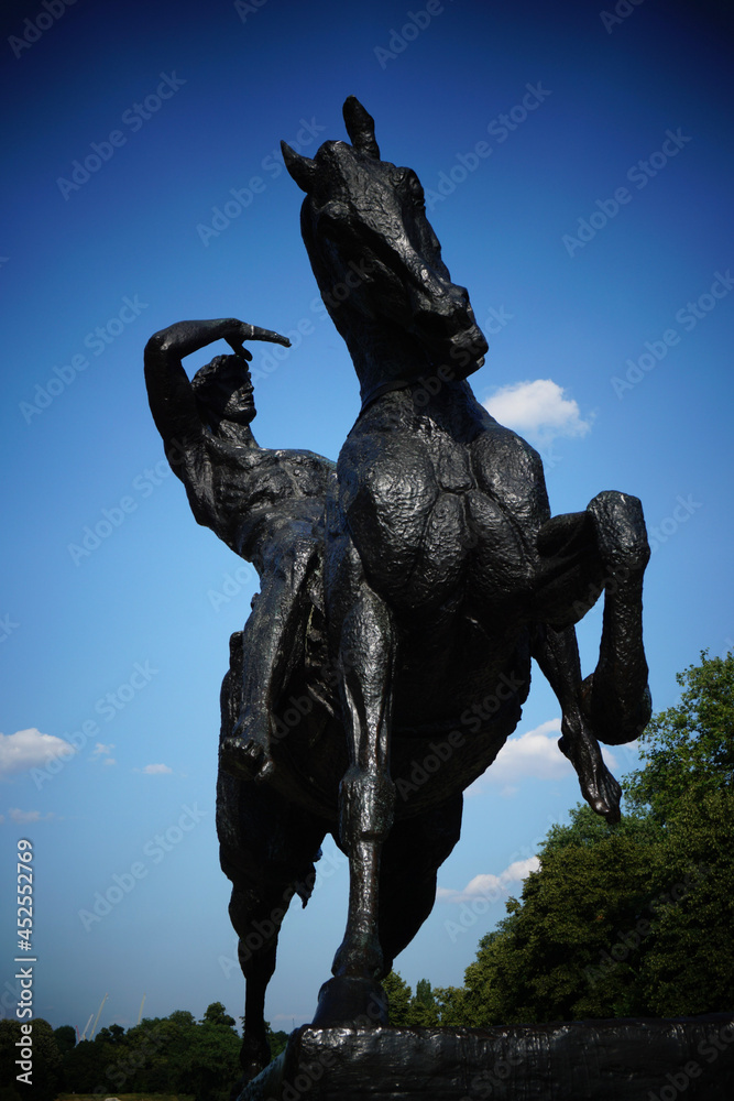 Fototapeta premium monument to the soldiers