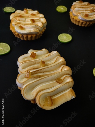 lemon pie, tarta de limon, citron tart photo