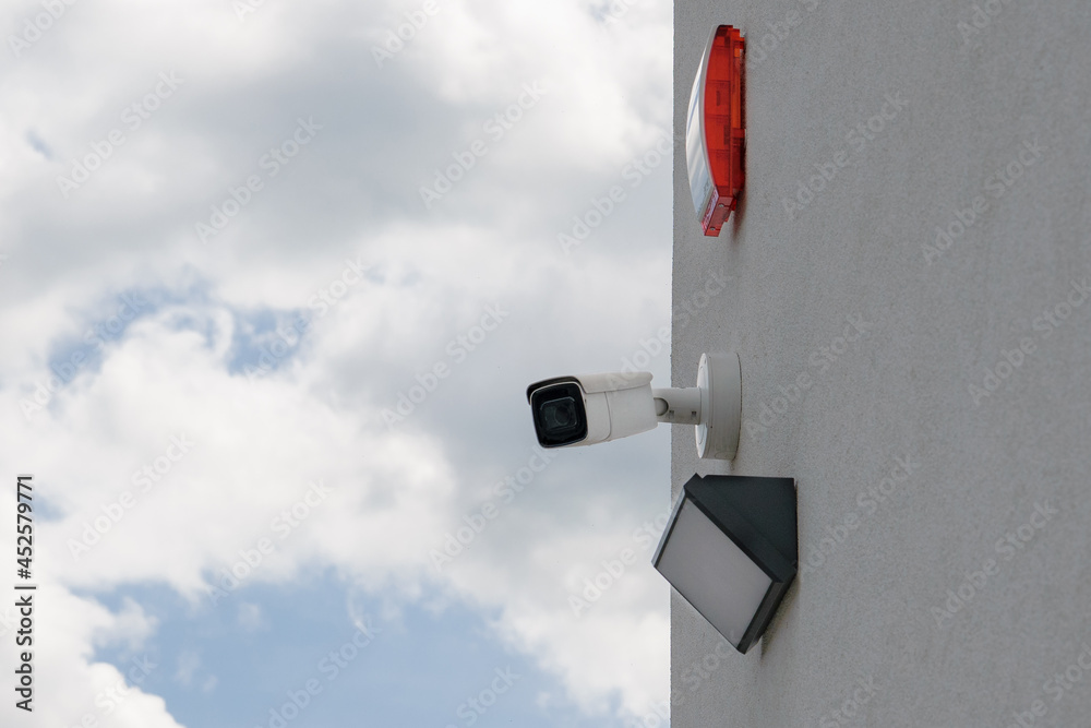 System alarmowy. Monitoring CCTV obiektu. Ochrona. Kamera. - obrazy, fototapety, plakaty 