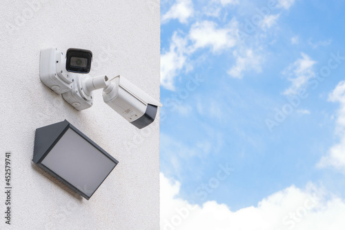 System alarmowy. Monitoring CCTV obiektu. Ochrona. Kamera.