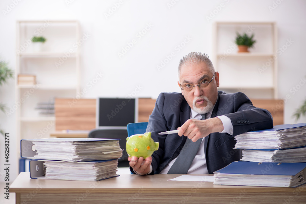 Fototapeta premium Aged male employee in retirement concept