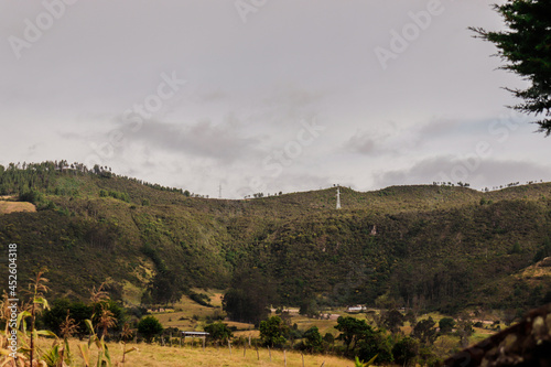 Paisaje de campo abierto en día nublado, Ecuador