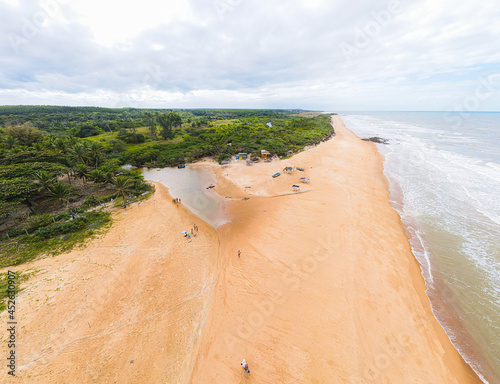 Divisa Estadual, Praia Riacho Doce. Aldeia de Itaúnas no norte do estado do Espírito Santo. Litoral do Brasil próximo à Bahia. photo