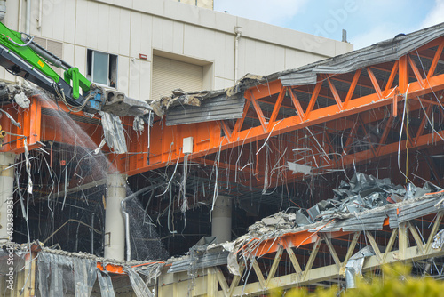 ビルの解体工事現場 photo