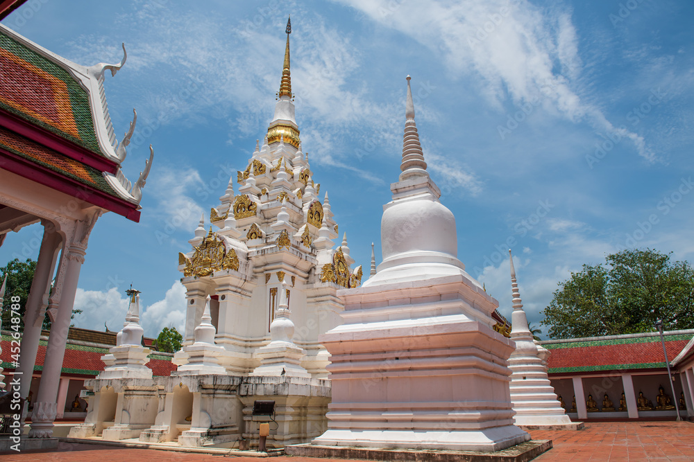 Fototapeta premium Thai temples and beautiful ancient sites