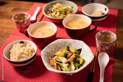 Obraz na płótnie 日本の食卓,八宝菜,中華炒め w salonie