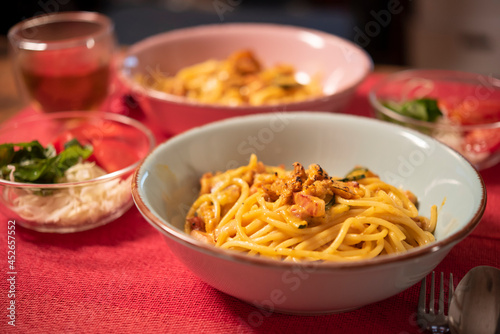 Obraz na płótnie 日本の食卓,うにクリームパスタ, w salonie