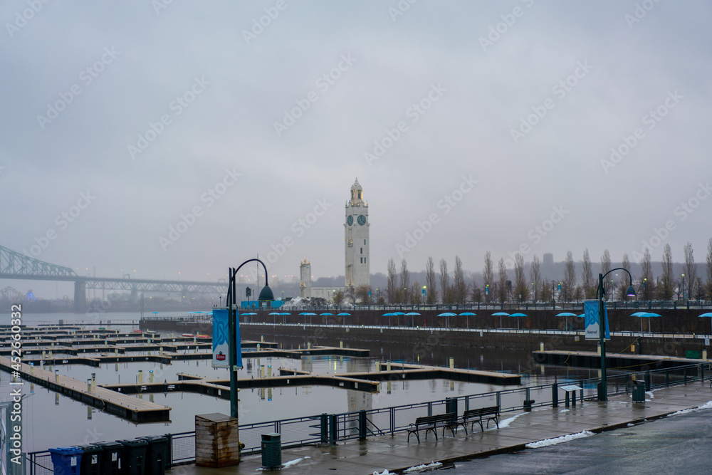 Fototapeta premium カナダ、ケベック州、モントリオールの観光名所を旅行する風景 Scenes from a trip to Montreal, Quebec, Canada 